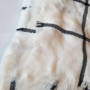 ❗H&M Large White Black Plaid Thick Winter Scarf❗